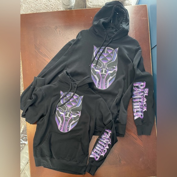 Black Panther hooded sweatshirt 
Pick one: size 2 XL or small - Picture 4 of 7